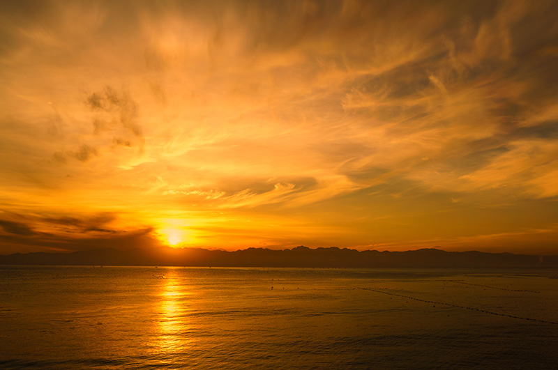 うみあかりから望む富山湾の日の出イメージ