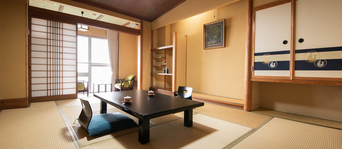 Japanese-style room facing the sea
