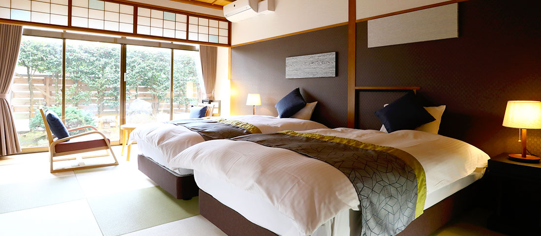 Japanese-style room facing the mountain