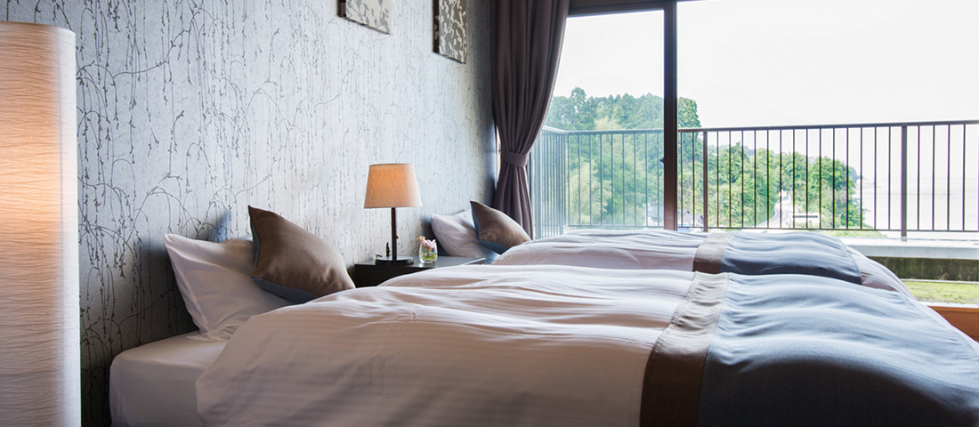 Deluxe Japanese/Western-style room facing the sea