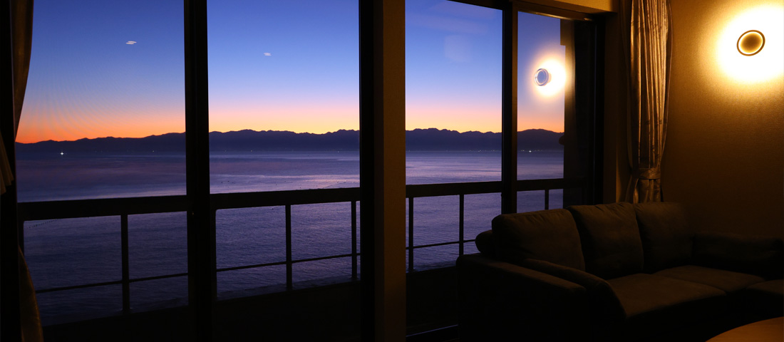 バスルームから富山湾を望むモダン和室